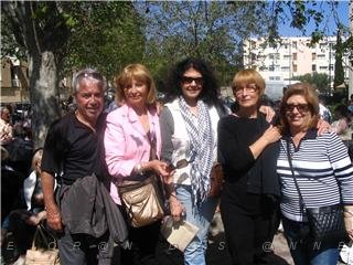 NIMES 2008 33 un ami de carteaux Denise Jeannine Evelyne Anita.jpg